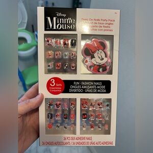 Disney Minnie mouse press on nail kit NWT